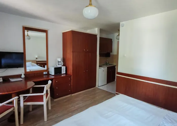 Abbázia Club Kék Szálloda 3*