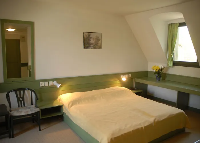 מלון Abbazia Club Kek 3*