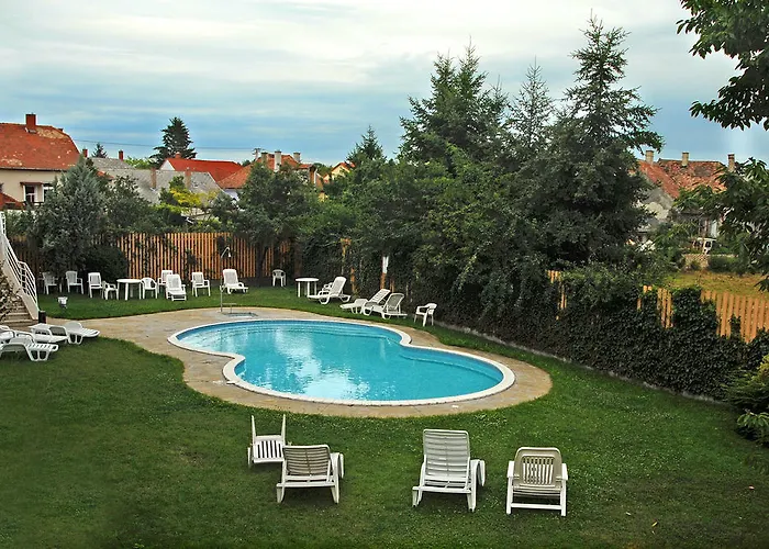 Abbázia Club Kék Szálloda 3*